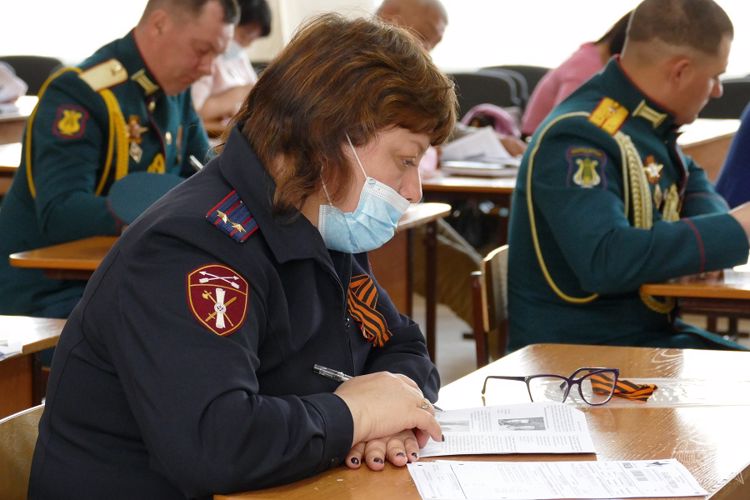 В Туве военнослужащие и сотрудники Росгвардии написали Диктант Победы