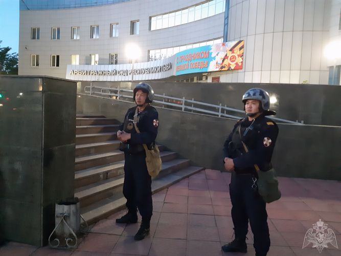 В Туве в здании суда прошла тактико-специальная тренировка подразделений Росгвардии