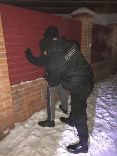 Под силовым прикрытием ОМОН Росгвардии в Туве задержаны подозреваемые в особо тяжких преступлениях