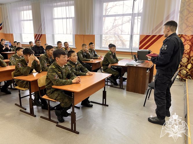 Росгвардейцы провели урок мужества для тувинских кадетов