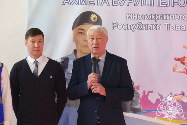 Парту Героя в честь бойца ОМОН Росгвардии открыли в Туве