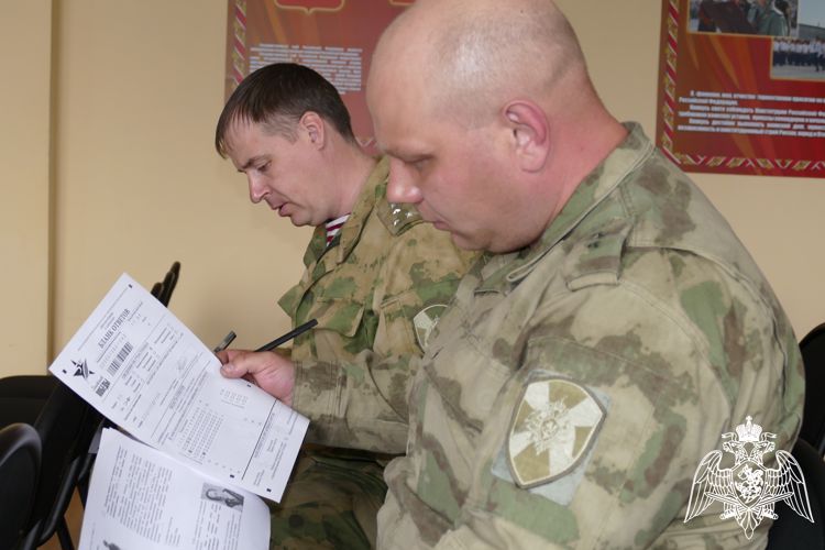 Военнослужащие и сотрудники Росгвардии написали Диктант Победы в г. Кызыле