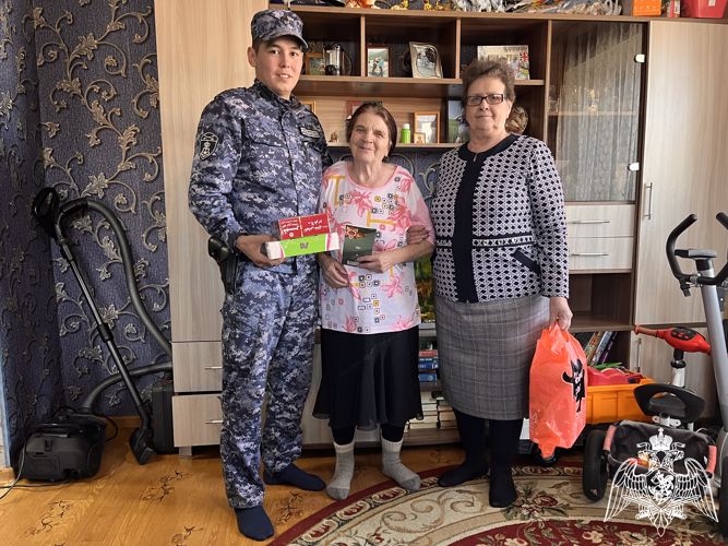 Росгвардейцы поздравили ветеранов ведомства с Днем Победы в Туве