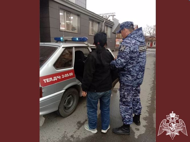 Росгвардейцы задержали подозреваемую в грабеже в Туве