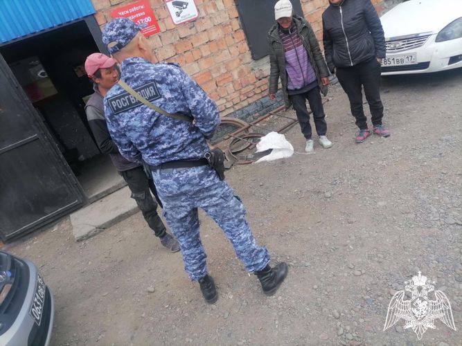 Росгвардейцы задержали подозреваемого в краже канализационных люков в Туве