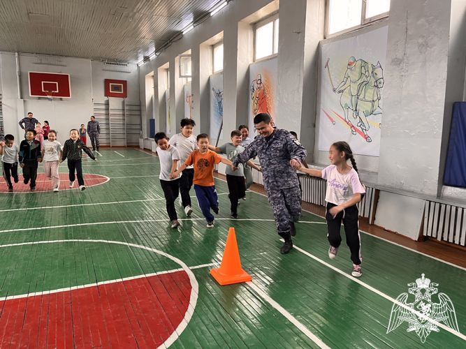 Росгвардейцы организовали игры для учащихся г. Кызыла ко Дню вневедомственной охраны