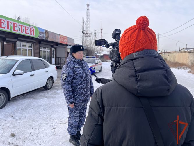 Съемочная группа ТК «Тува-24» стала свидетелем новой разработки Росгвардии в области обеспечения охраны граждан.