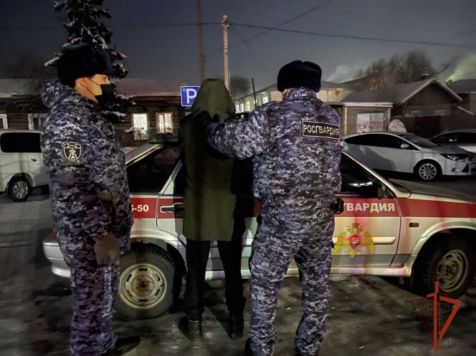 В столице Тувы росгвардейцами задержан находящийся в розыске мужчина