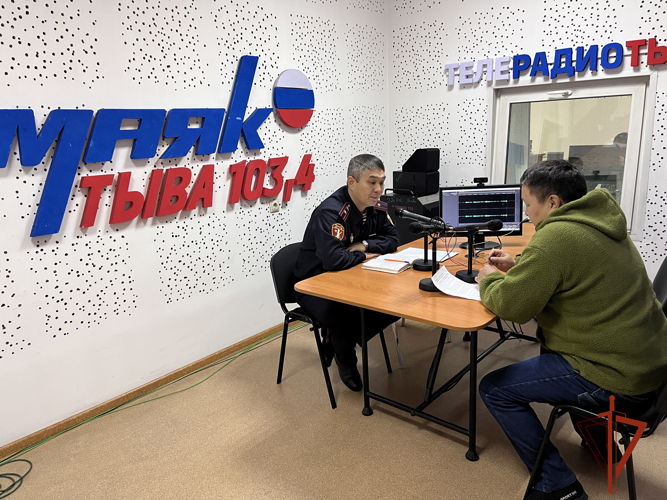 Росгвардия радиослушателям Тувы рассказала о правильном обращении с оружием в новогодние праздники