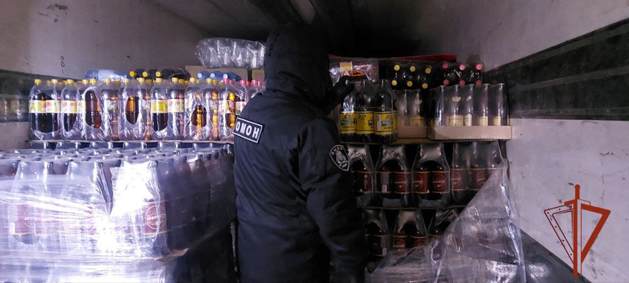 При содействии Росгвардии в Туве пресечена перевозка крупной партии нелегальной алкогольной продукции