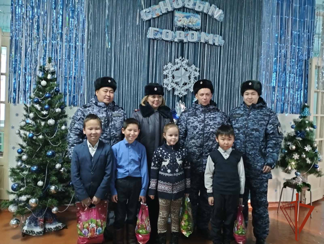Росгвардейцы Тувы продолжают акцию «Добрые дела с Росгвардией»