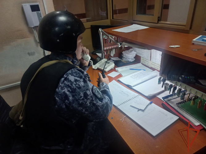 Росгвардейцы оттачивают навыки на тактических занятиях на объектах в Туве
