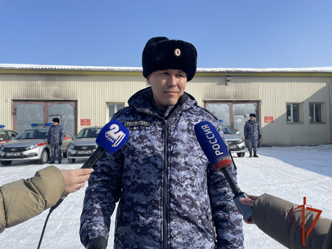 Ключи от новых машин получили сотрудники вневедомственной охраны Росгвардии в Туве