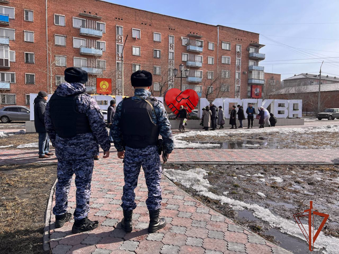 Росгвардейцы Тувы почтили память жертв теракта в «Крокус Сити Холле»