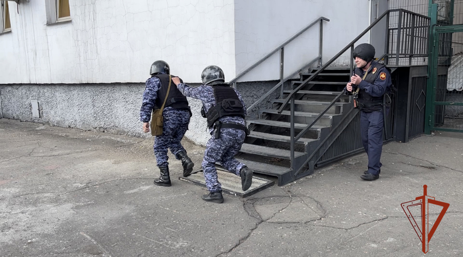 Силы и средства Росгвардии приняли участие в учебно-тренировочных занятиях Национального банка Тувы