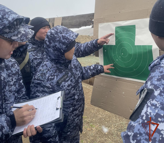 Вневедомственная охрана выявила лучшую команду по служебному биатлону в Туве