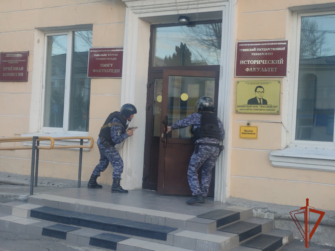 Росгвардейцы задержали условного злоумышленника во время тренировочных занятий на охраняемом объекте в Туве