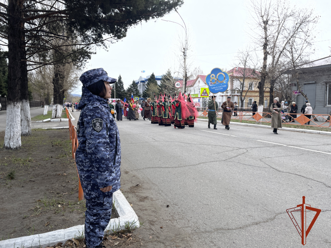 Росгвардейцы Кызыла обеспечили безопасность граждан во время праздника весны и труда 