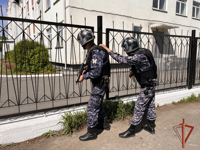 Росгвардейцы приняли участие во всероссийских антитеррористических учениях в Туве