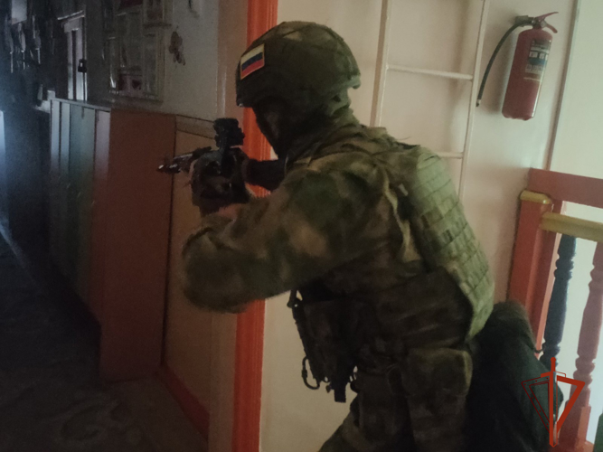 Совместная тренировка ОМОН и вневедомственной охраны Росгвардии прошла в Туве