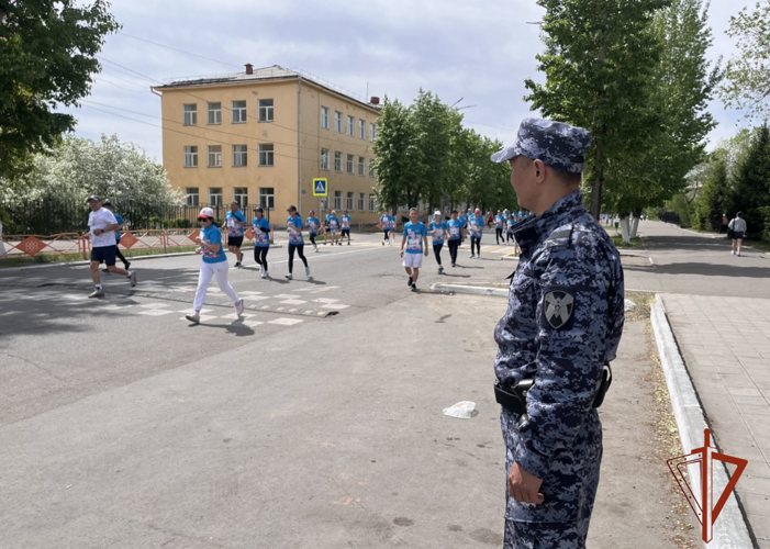 Представители Росгвардии стали триумфаторами массового ЗаБега в Туве 