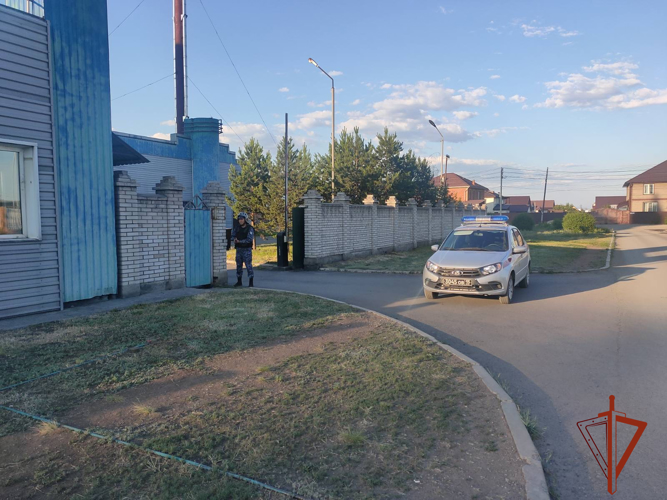 Сотрудники вневедомственной охраны и ОМОН провели совместную тренировку на охраняемом объекте в Туве