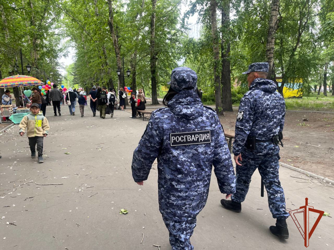 Росгвардейцы обеспечили безопасность во время детского праздника в Кызыле