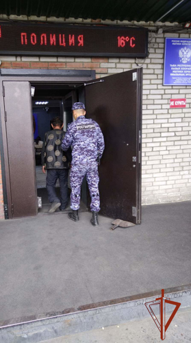Тувинские росгвардейцы задержали находящегося в федеральном розыске мужчину