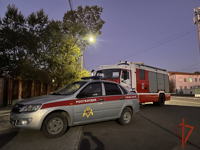 Росгвардейцы продемонстрировали навыки по задержанию условного  злоумышленника на охраняемом объекте в Туве