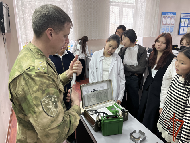 Офицер Росгвардии провёл встречу со студентами Кызылского техникума экономики и права