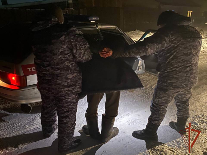 Сотрудники Росгвардии по горячим следам задержали подозреваемого в совершении особо тяжкого преступления жителя Тувы