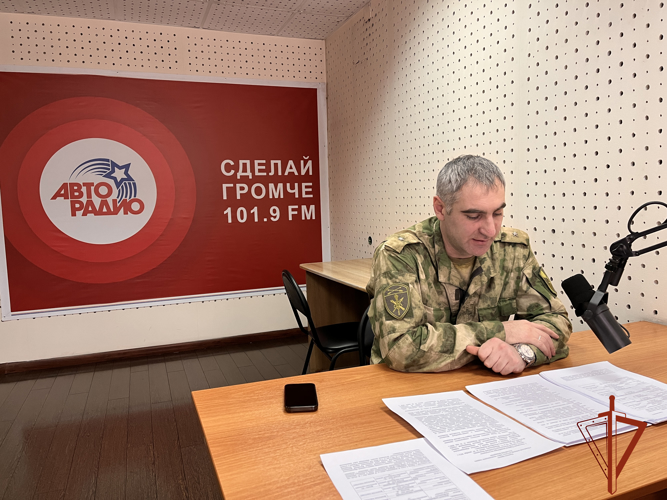 Военнослужащий рассказал о военных вузах Росгвардии слушателям Авторадио Кызыл