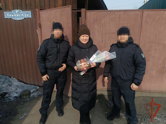 Бойцы ОМОН «Адыг» поздравили матерей и жён погибших товарищей с 8 марта