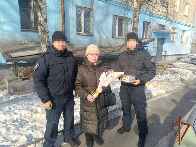 Бойцы ОМОН «Адыг» поздравили матерей и жён погибших товарищей с 8 марта