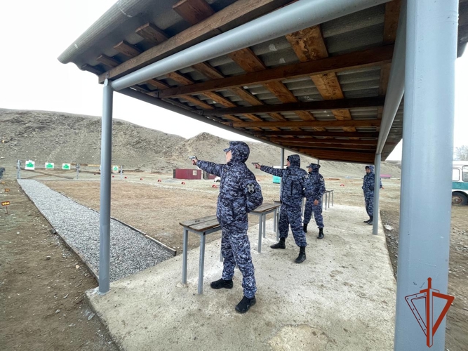 Росгвардейцы провели соревнования по служебному биатлону в Туве