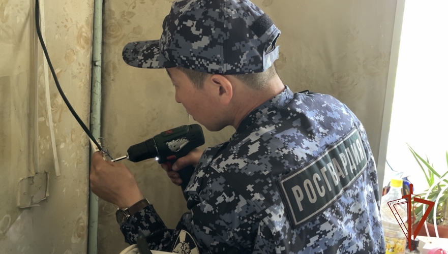 Росгвардейцы оказали помощь труженику тыла в Туве