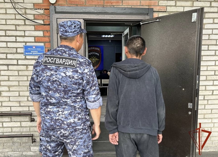 Росгвардейцы задержали находящегося в розыске за кражу мужчину в Туве
