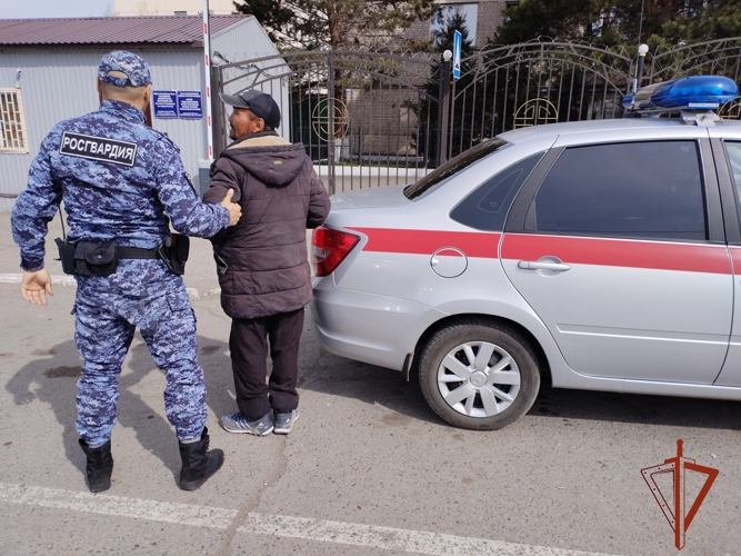 Росгвардейцы задержали разыскиваемого за уголовное преступление гражданина в Туве 