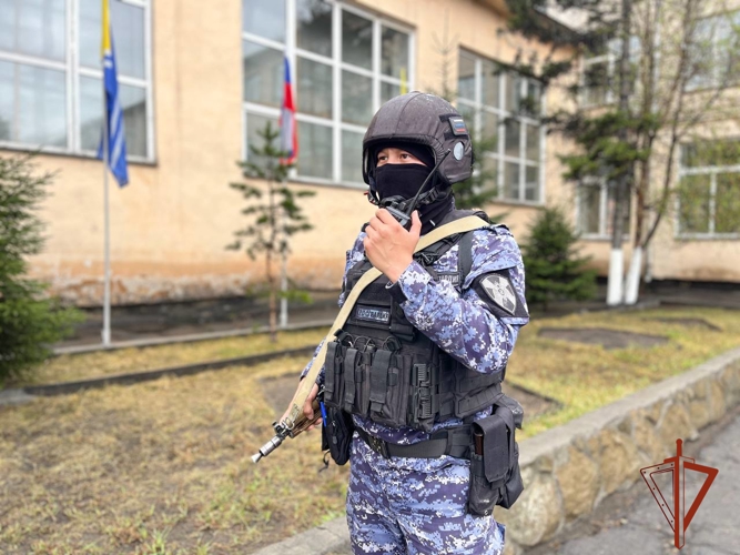 Росгвардейцы проводят акцию «Защитим свое жилье» в г. Кызыле