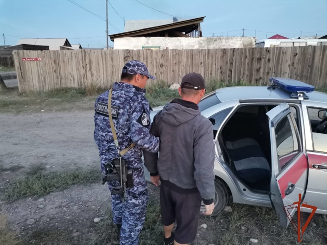 Наряд ОВО задержал находящегося в федеральном розыске мужчину 