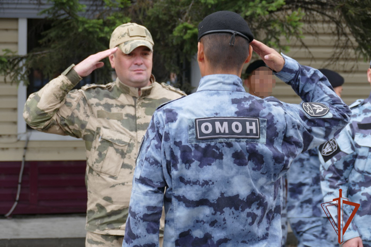В Росгвардии Тувы отметили День российского ОМОН торжественным построением