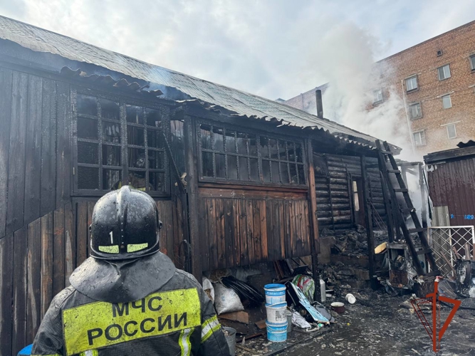 Росгвардейцы спасли пожилого мужчину и его имущество при пожаре в г. Кызыле