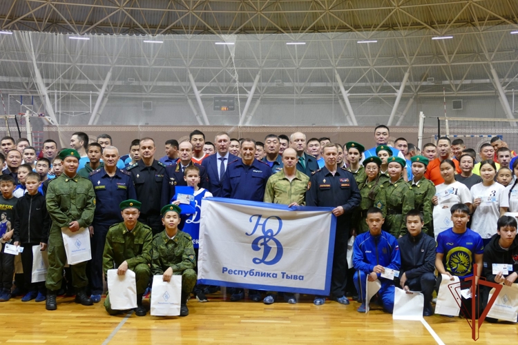 Росгвардия взяла шефство над юными динамовцами в Туве