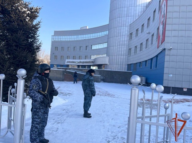 В Кызыле подразделения Росгвардии приняли участие в межведомственной тренировке судебных приставов