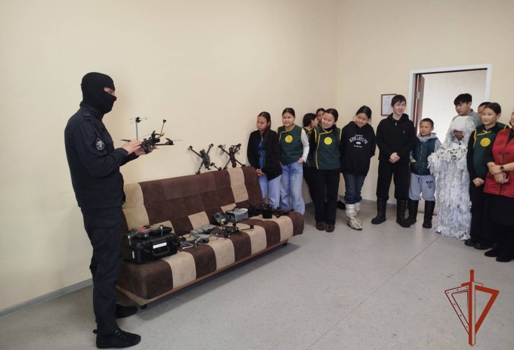 Росгвардия провела день открытых дверей для кызылских школьников