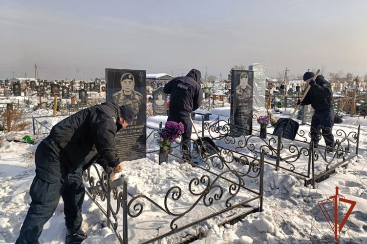 Спецназ Росгвардии в Туве почтил память погибших сотрудников 