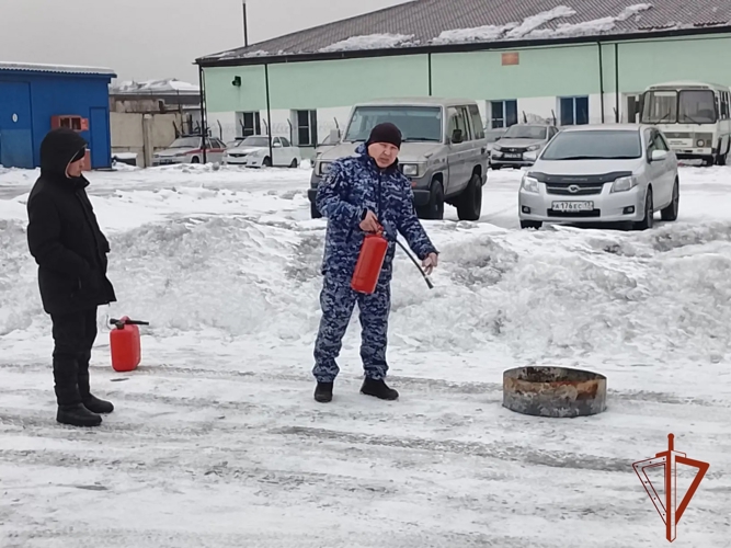 Урок противопожарной безопасности прошел для работников филиала вневедомственной охраны Росгвардии в Кызыле 