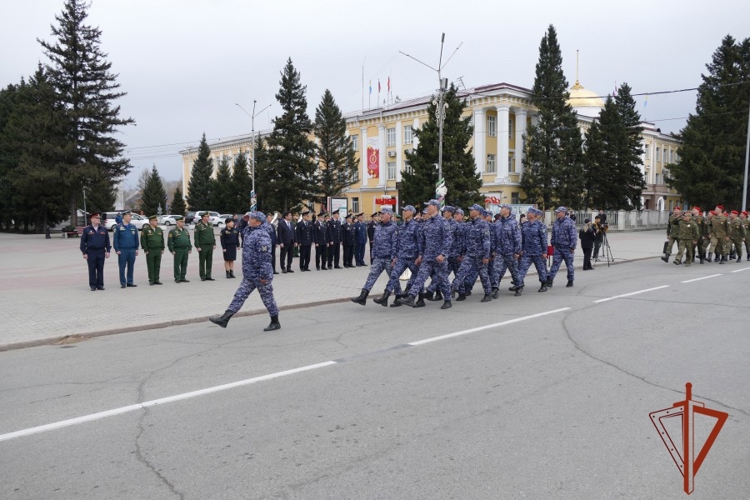 В Кызыле прошёл общегарнизонный развод с участием личного состава Росгвардии