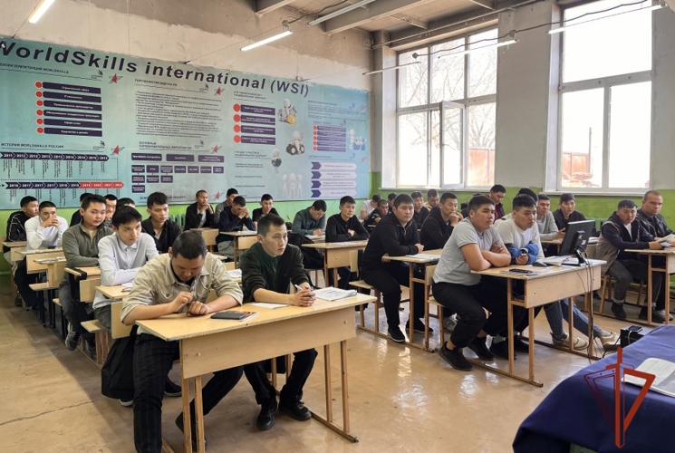 Росгвардейцы провели профориентационное занятие для студентов тувинского техникума