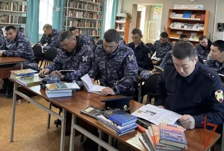 Сотрудники вневедомственной охраны посетили национальную библиотеку Тувы